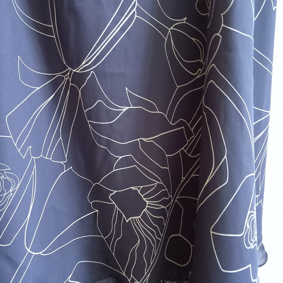 LAURA PLUS feminine skirt made of light material - Picture 3 of 6